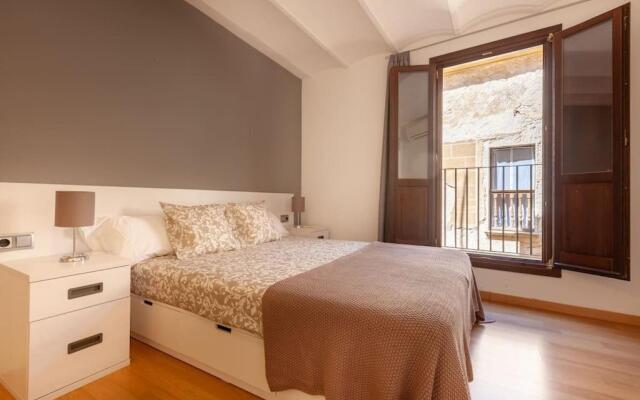 Beautiful Apartment in Abat Street by Batuecas