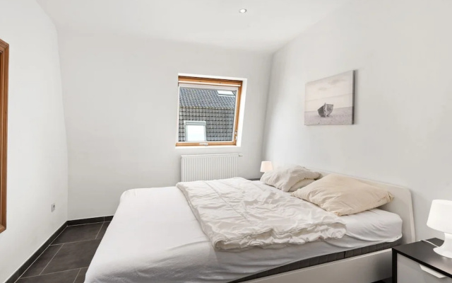 Beautiful Duplex Near Shopping Street