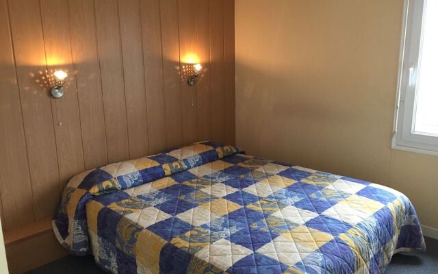 Fasthôtel Paris Ouest - Plaisir