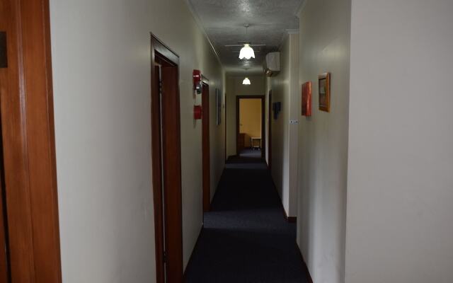 Garston Hotel and Cafe