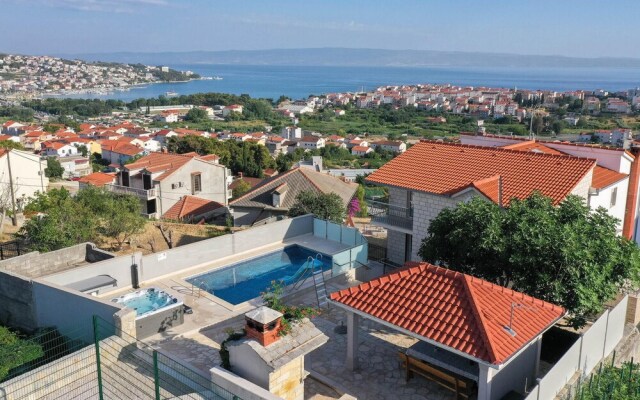 Beautiful Home in Split With Wifi and 3 Bedrooms