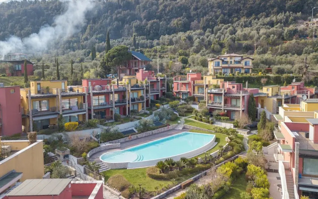 La Casa di Gioia - Shared Pool & View