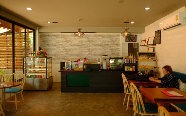 Hug Cafe Hostel