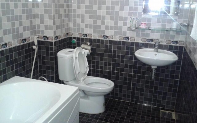 Nhat Nhat Hotel