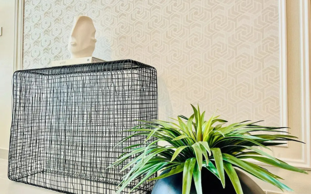 Venduras - Luxe 4BR Opera & Burj Views