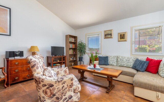 Nice Home in Valbandon with Hot Tub, WiFi & 2 Bedrooms