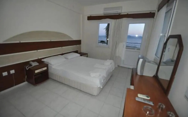 Ado Beach Hotel