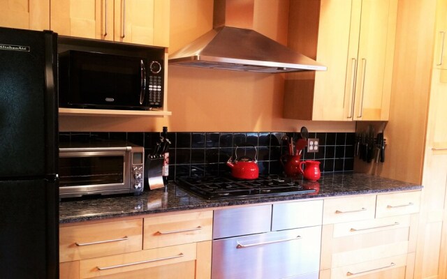 Geneva Garden Bungalow - Two Bedroom Home