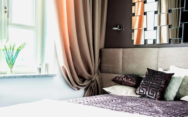 Platinum Apartment by PLA