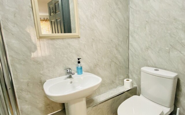 Hollybush Guest House