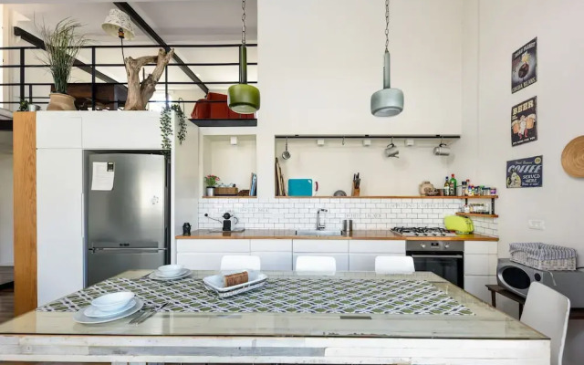 Modern Loft Retreat with Rooftop by Sea N Rent