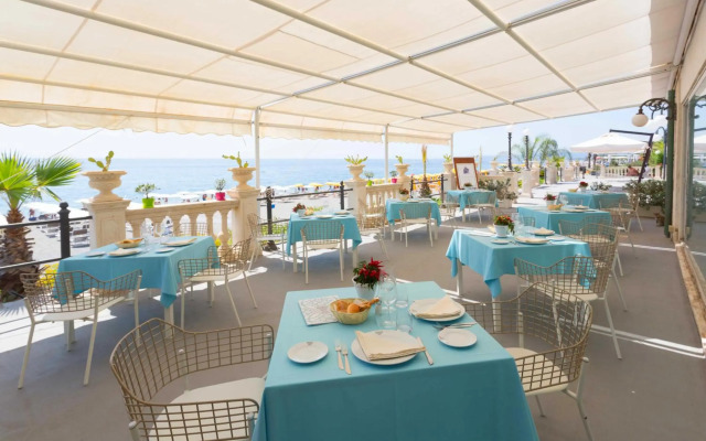 Hellenia Yachting Hotel