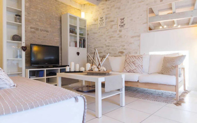 Holiday home Aqueducienne