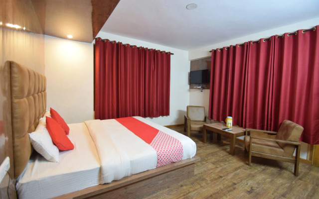 OYO 11552 Hotel Rising Star