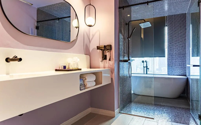 Queensland Hotel Bangkok