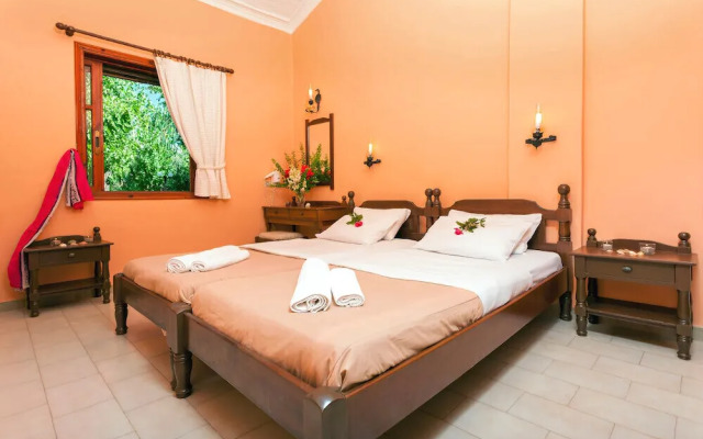 Alykes Park Bungalows & Apt