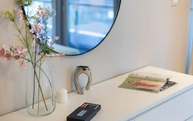 Stylish Marina-front 2BR Near Top Attractions