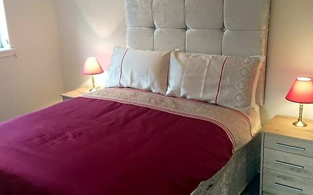 Glenfern Guest House with No Hot Tub & Cottage with Private Hot Tub