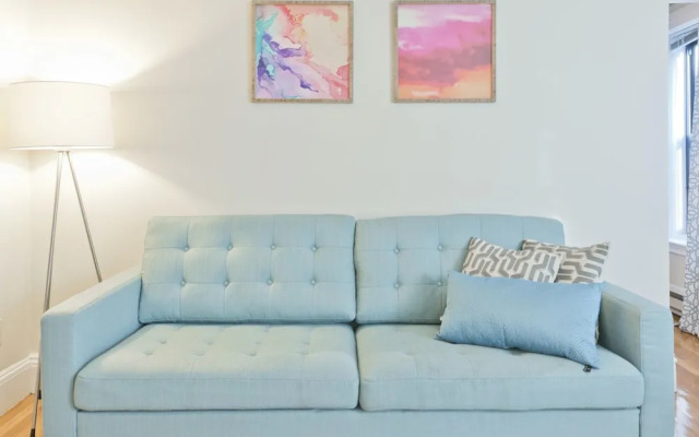 Pleasant Back Bay Suites by Sonder