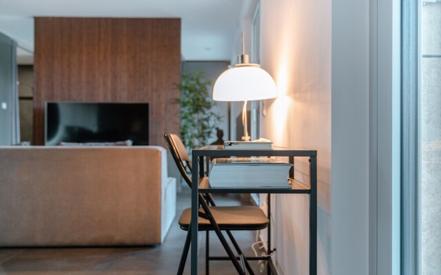 Stylish 1BR Apt w Balc Cloche dOr