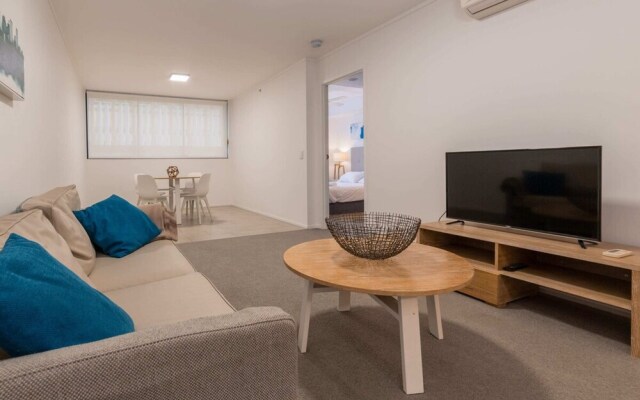 2 Bedroom Apartment Seconds From Valley