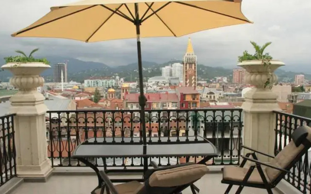 Leolina Apartments