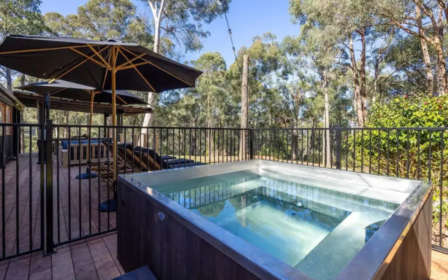 Onyx Retreat Healesville Luxury Lodge x Hot Tub