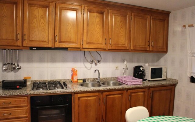 House With 2 Bedrooms in Paredes do Rio, With Wonderful Mountain View