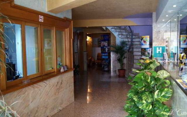 Hostal Carel