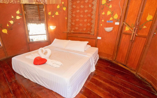 Paree Hut Resort Koh Sichang