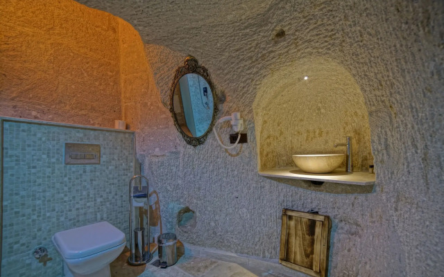 Zeus Cave Suites