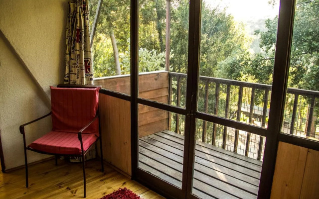 Shangri-La Lodge