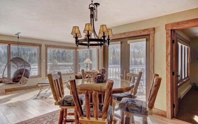 1710 The Willows 1 Bedroom Condo by RedAwning