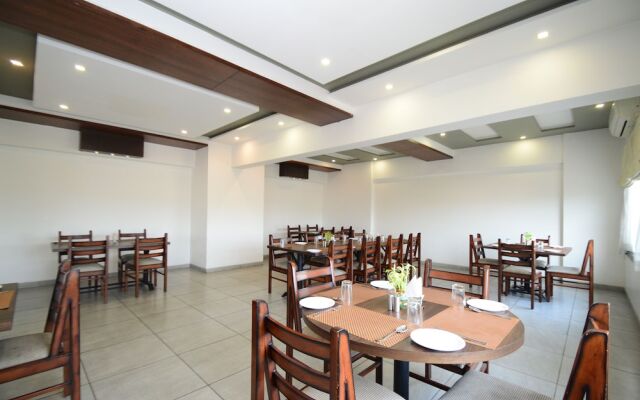 Crimson Park Shripriya Hotel