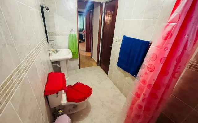 Lovely 2 Bedroom Condo With Pool And Hot Water