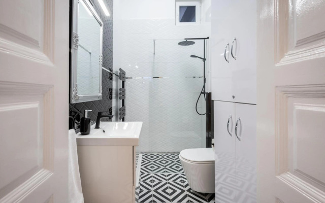 Premium Art Deco Apartment at Broadway // 4BDR & 3BR