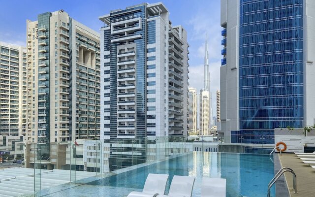 WelHome - Opulent Retreat With Panoramic Cityscape Views