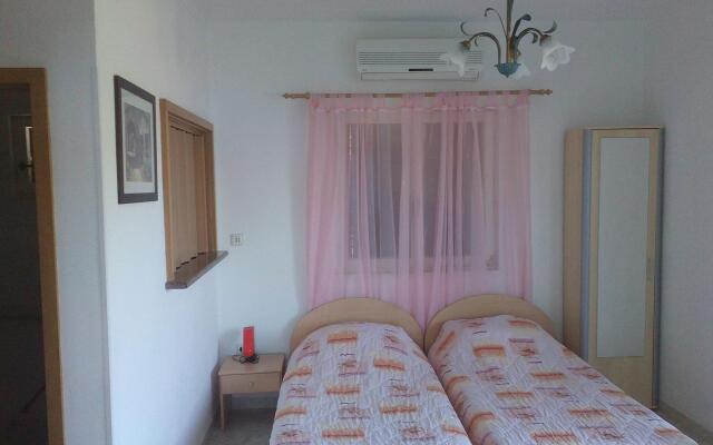 RANKO - 50 M FROM THE BEACH - B1 LOđA (2+1)