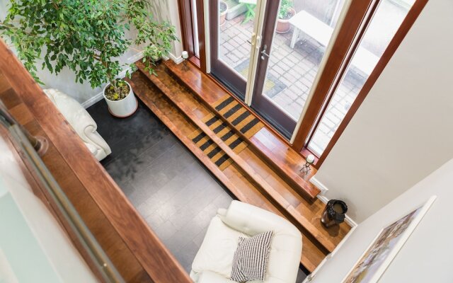 Stunning Victorian House in the Annex