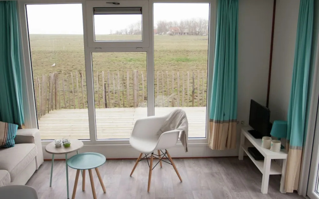 Comfy Chalet With Dishwasher, Near the Wadden Sea
