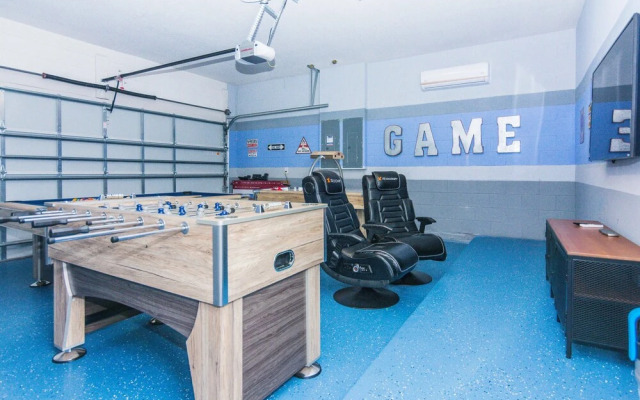 Relax in Style: Elegant Vacation Home in Orlando