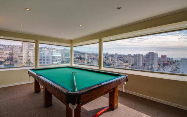 Urban Getaway Near the Sea