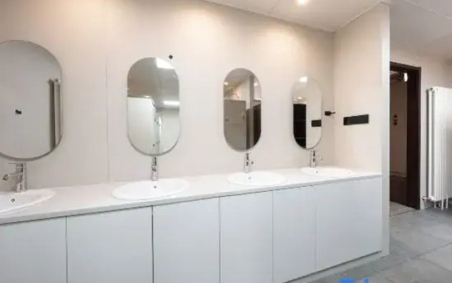 Huadeng · Green Train Youth Hostel