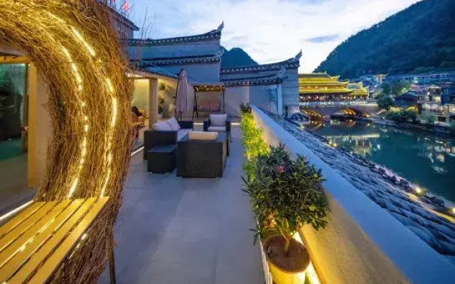 Yinxi Linjiang Homestay (Phoenix Ancient Town Tuojiang Yunqiao Branch)