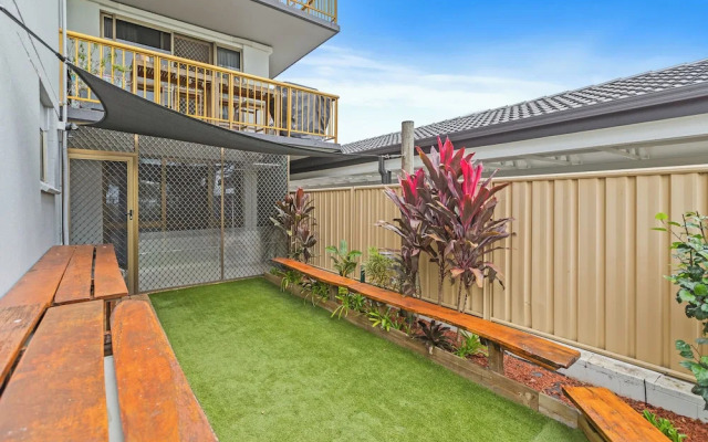 Rainforest Reef Retreat - Esplanade Ground-floor Apartment