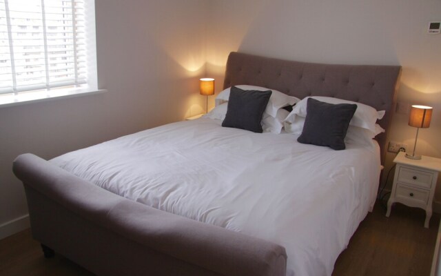 Lux Living Apartments - Florian House
