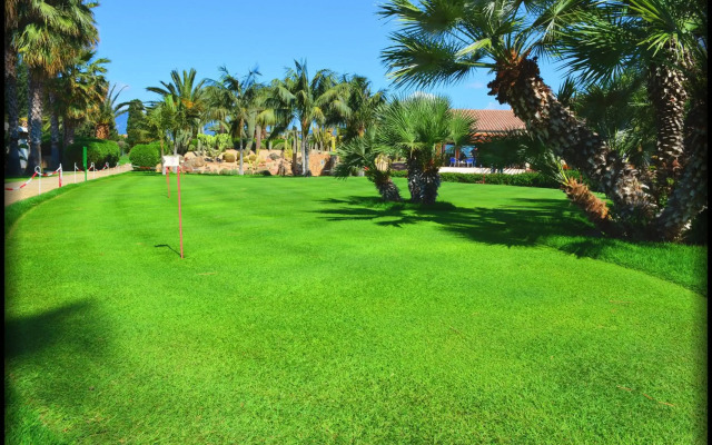 Lantana Resort Hotel & Apartments