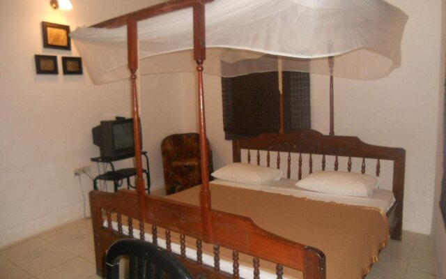 Safari Lodge Hotel