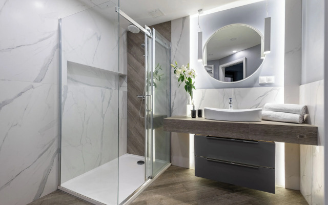 Luxury Apartments Just In Center