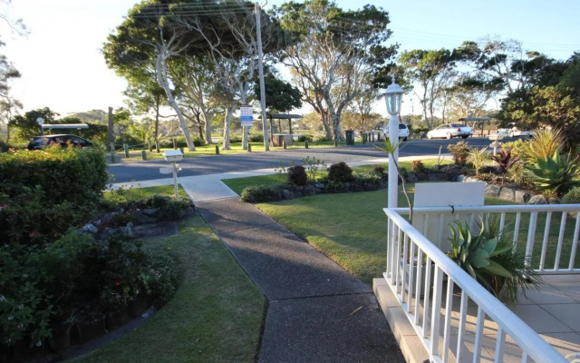 AQUA VIEW 5 of 2 Aqua Cres Lake Cathie